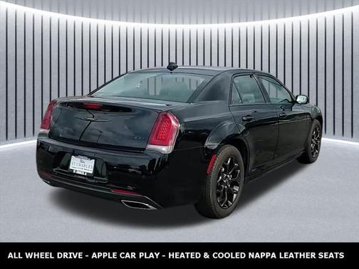 2022 Chrysler 300 Touring