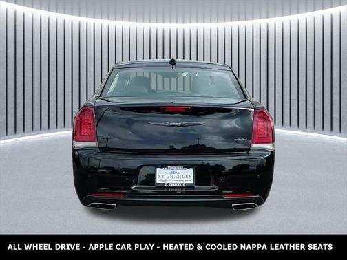 2022 Chrysler 300 Touring