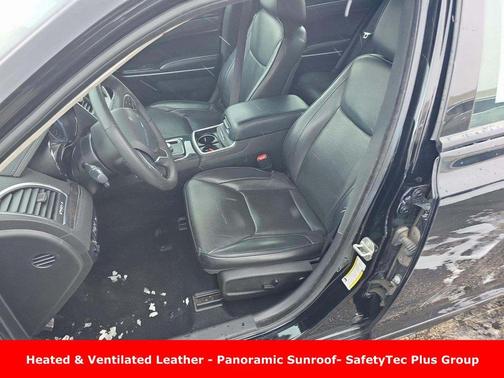 2023 Chrysler 300 Touring