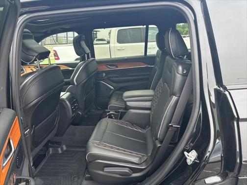 2022 Jeep Grand Cherokee L Summit Reserve