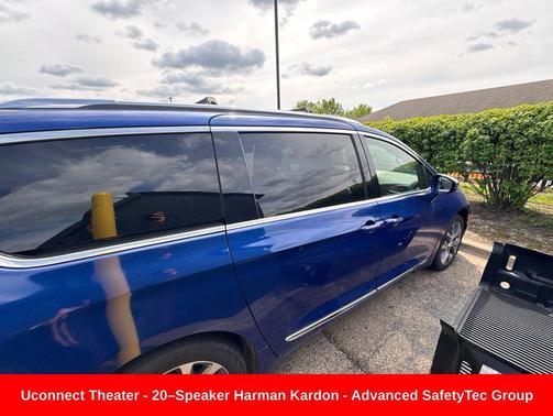 Ocean Blue Metallic 2018 Chrysler Pacifica Limited