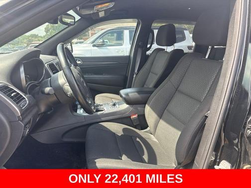 Diamond Black Crystal Pearlcoat 2020 Jeep Grand Cherokee Upland