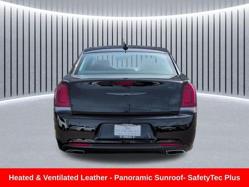 Gloss Black 2023 Chrysler 300 Touring