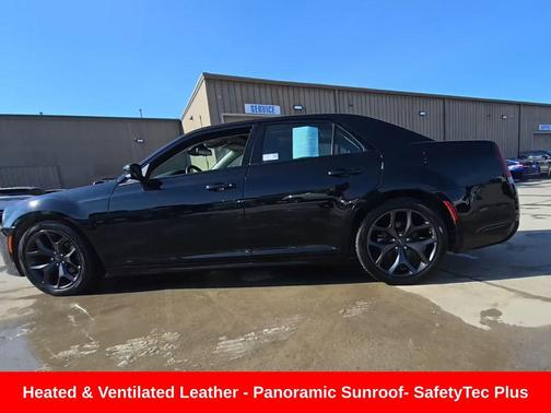 2023 Chrysler 300 Touring