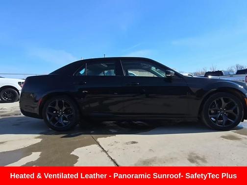 2023 Chrysler 300 Touring