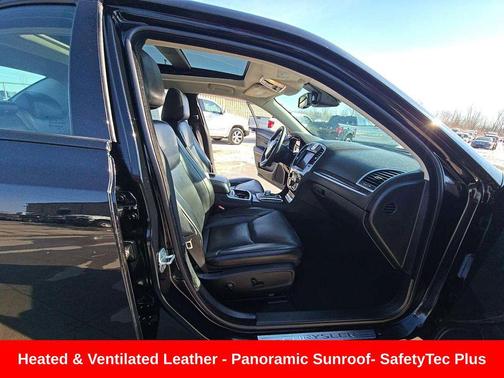 2023 Chrysler 300 Touring