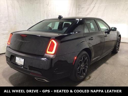 2022 Chrysler 300 Touring