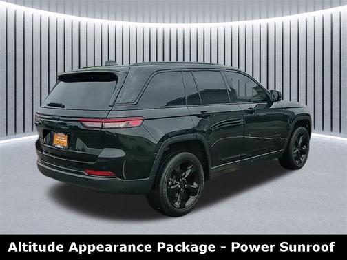 2022 Jeep Grand Cherokee Altitude