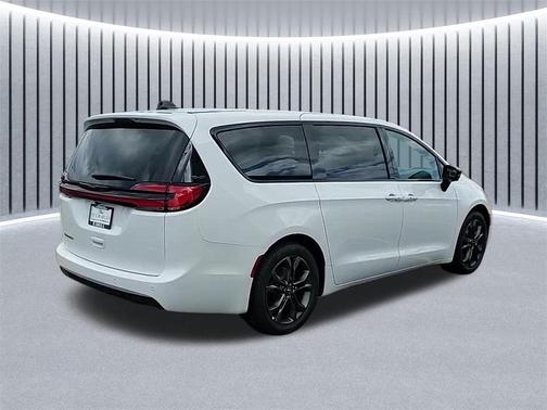 2026 Chrysler Pacifica L
