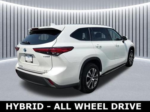 2022 Toyota Highlander Hybrid XLE