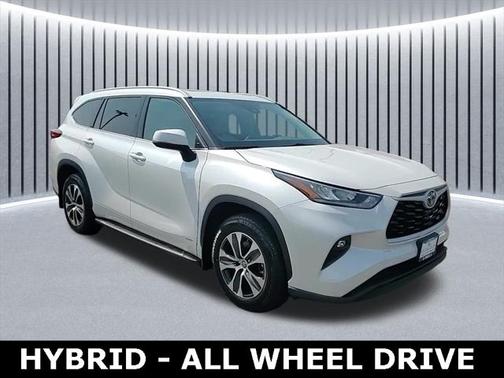 2022 Toyota Highlander Hybrid XLE