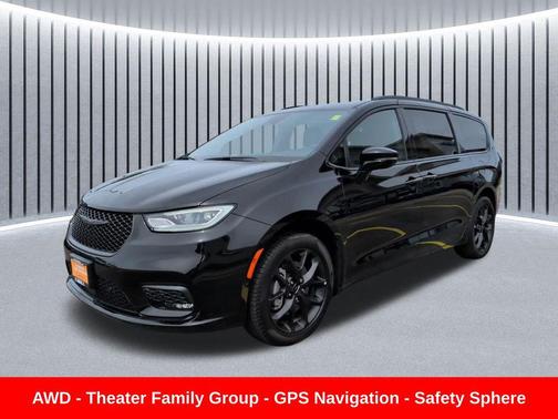 Diamond Black Crystal Pearlcoat 2024 Chrysler Pacifica Touring L