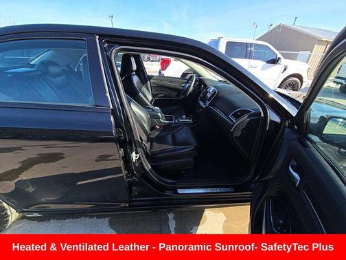 2023 Chrysler 300 Touring