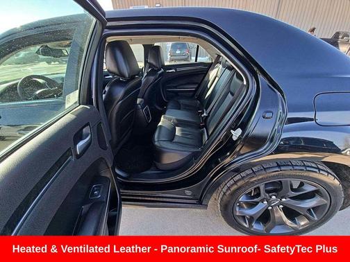 2023 Chrysler 300 Touring