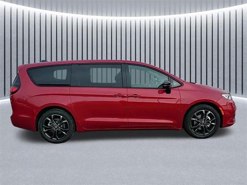 2026 Chrysler Pacifica L