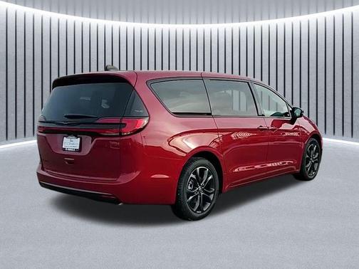 2026 Chrysler Pacifica L