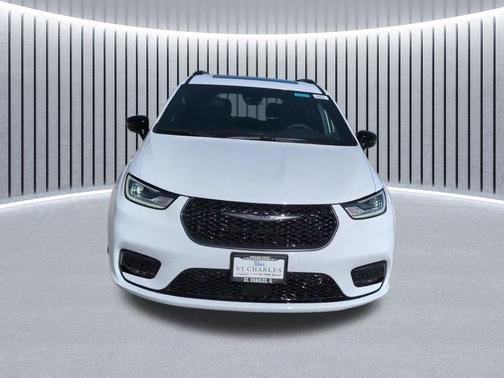 Bright White Clearcoat 2026 Chrysler Pacifica Limited