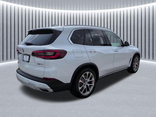 Mineral White Metallic 2022 BMW X5 xDrive40i