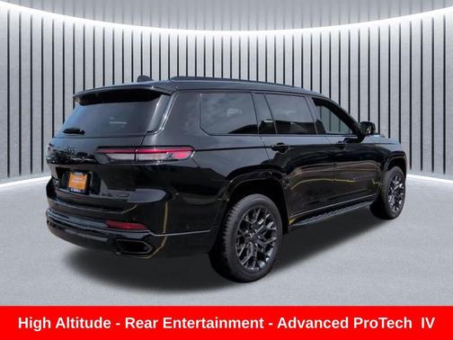 Diamond Black Crystal Pearlcoat 2023 Jeep Grand Cherokee L Summit