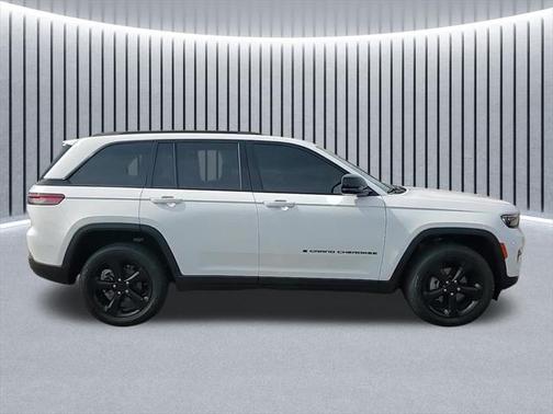 2022 Jeep Grand Cherokee Altitude