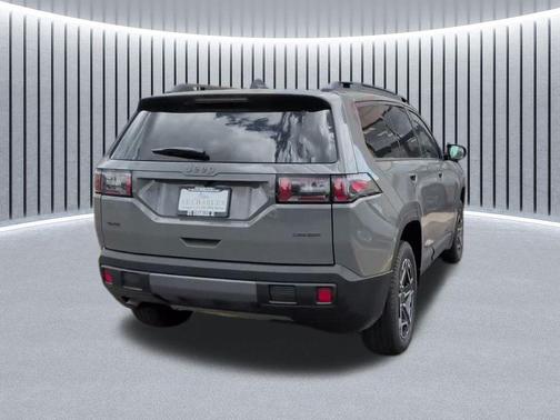 Sting-Gray Clearcoat 2026 Jeep Cherokee Laredo 4x4