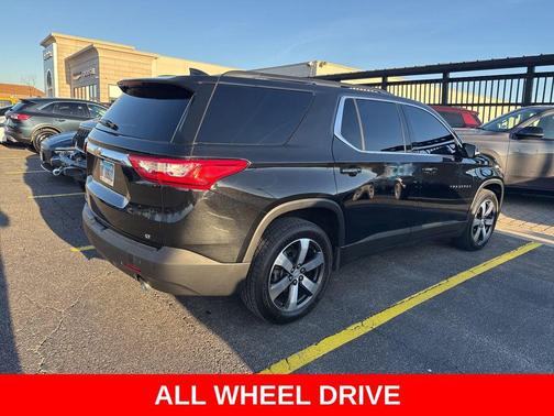 Mosaic Black Metallic 2019 Chevrolet Traverse LT Leather