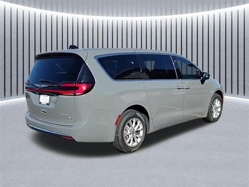 2025 Chrysler Pacifica L