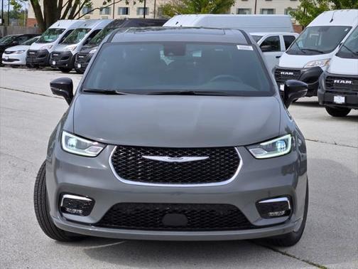 2025 Chrysler Pacifica L