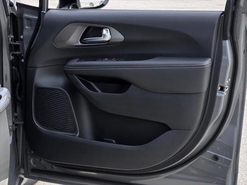 2025 Chrysler Pacifica L