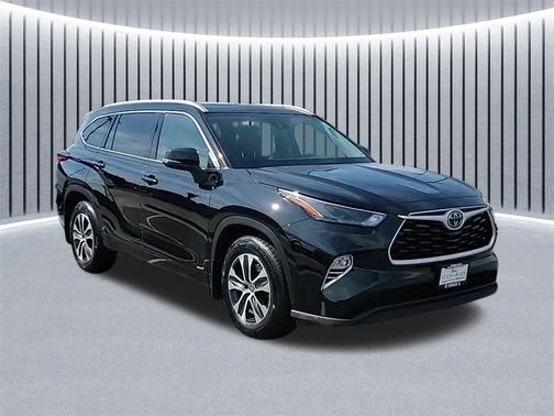 2022 Toyota Highlander Hybrid XLE