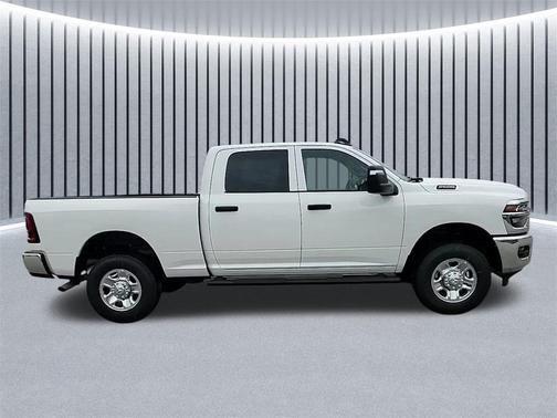 2026 RAM 2500 Tradesman Crew Cab 4x4 6'4' Box