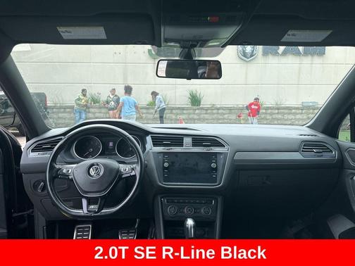 Deep Black Pearl 2020 Volkswagen Tiguan 2.0T SE R-Line Black 4MOTION
