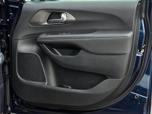 2025 Chrysler Pacifica L