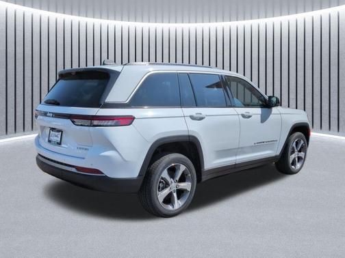 Bright White Clearcoat 2026 Jeep Grand Cherokee Limited