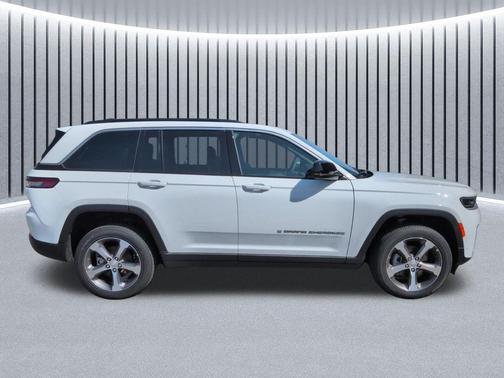 Bright White Clearcoat 2026 Jeep Grand Cherokee Limited