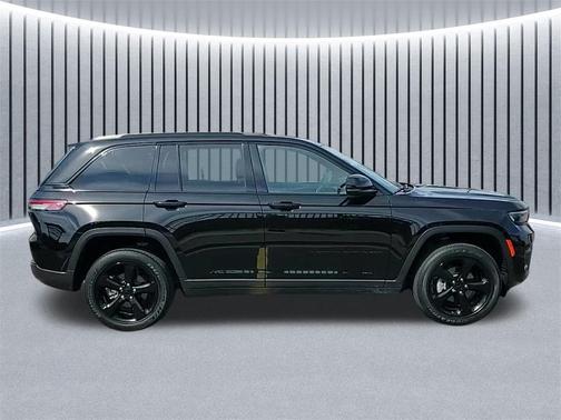 2022 Jeep Grand Cherokee Altitude