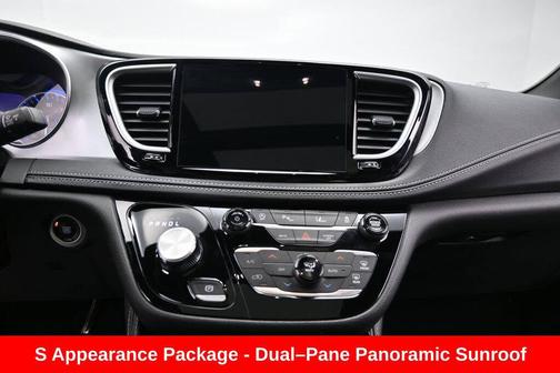 Diamond Black Crystal Pearlcoat 2025 Chrysler Pacifica Limited