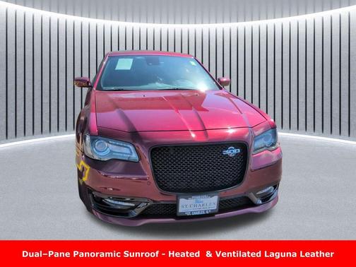 Velvet Red Pearlcoat 2023 Chrysler 300 C