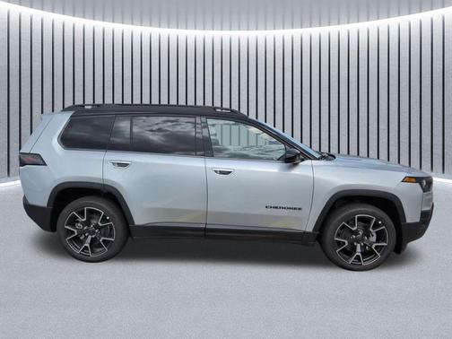 Silver Zynith Clearcoat 2026 Jeep Cherokee Overland