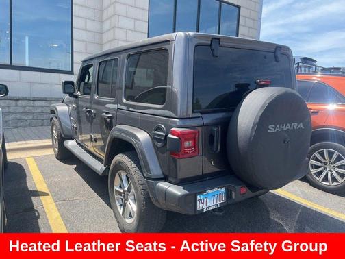 Granite Crystal Metallic Clearcoat 2018 Jeep Wrangler Unlimited Sahara
