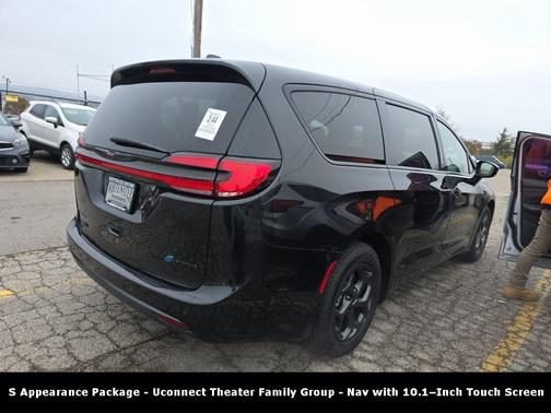 2022 Chrysler Pacifica Hybrid Touring L