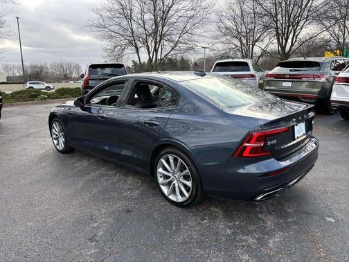 2021 Volvo S60 T5 Momentum