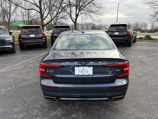 2021 Volvo S60 T5 Momentum