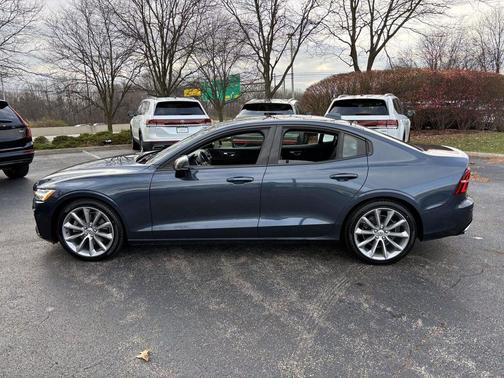 2021 Volvo S60 T5 Momentum