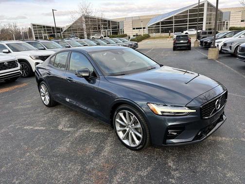 2021 Volvo S60 T5 Momentum