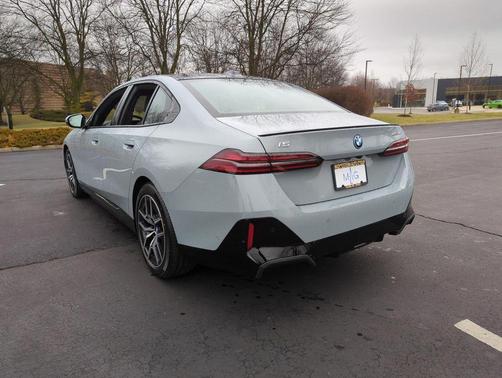 2024 BMW i5 eDrive40