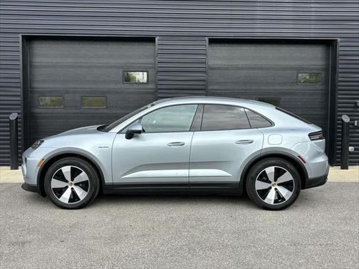 2025 Porsche Macan Base