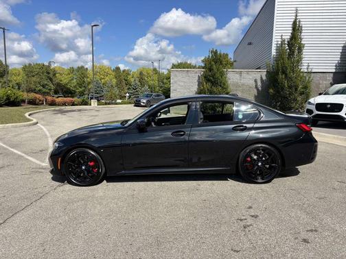 2025 BMW 330 i xDrive