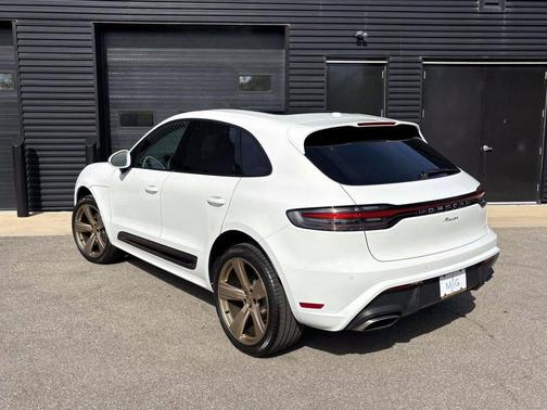 2025 Porsche Macan 