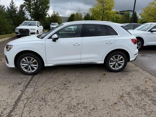 2025 Audi Q3 Premium 45 TFSI S line quattro Tiptronic